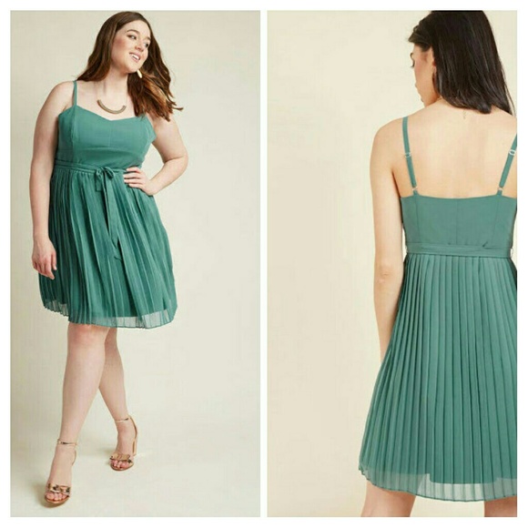 Modcloth Posh Prompting A Line Dress Sage Green 4X - Picture 3 of 4